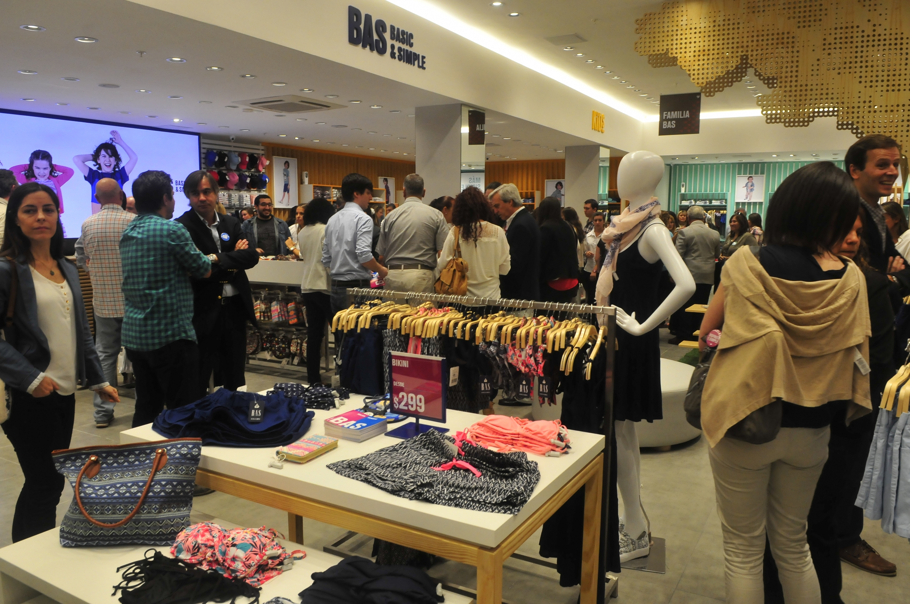 El eterno femenino de una imaginativa pintora