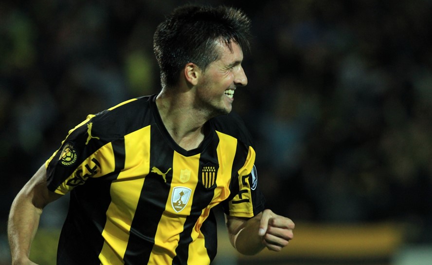 Affonso festejando el tanto de Peñarol ante Atlético Tucumán. Foto: Marcelo Bonjour