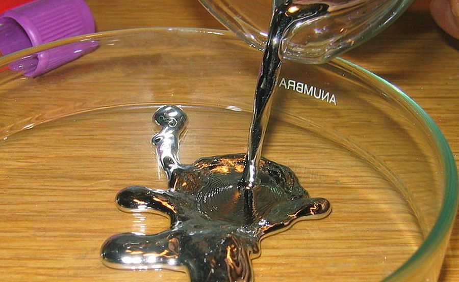 El eterno femenino de una imaginativa pintora