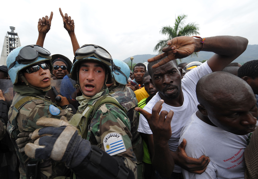 El eterno femenino de una imaginativa pintora