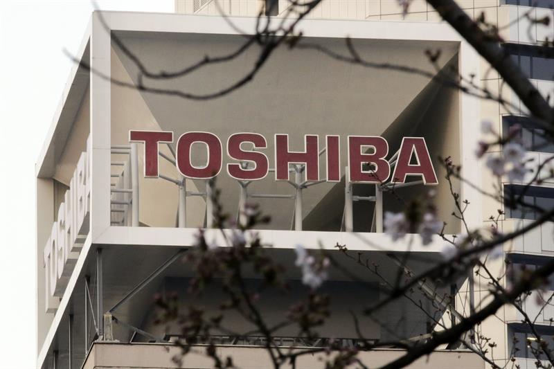 El eterno femenino de una imaginativa pintora