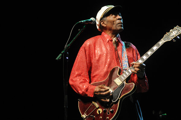 El eterno femenino de una imaginativa pintora