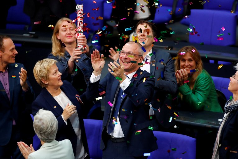 Ecologistas celebran la legalización del matrimonio igualitario. Foto: Reuters.