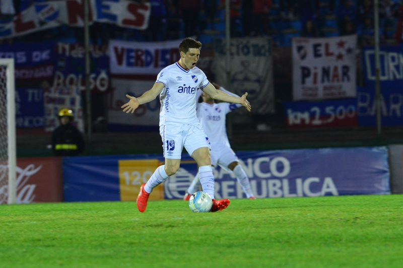 El eterno femenino de una imaginativa pintora