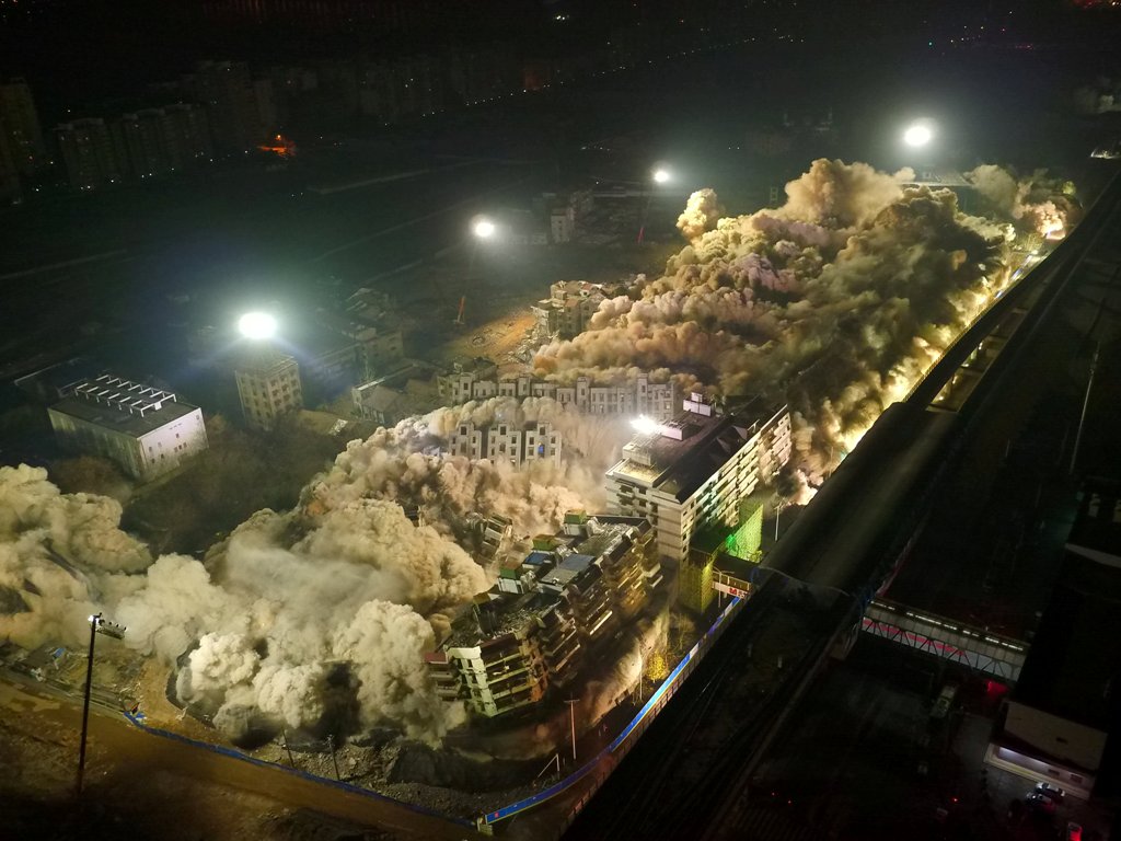 Demolición en pleno proceso. Foto: Reuters