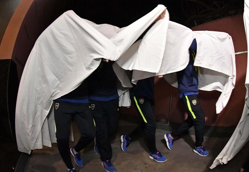 Los jugadores de Boca usaron sábanas del hotel para disfrazarse de fantasmas. Foto: AFP
