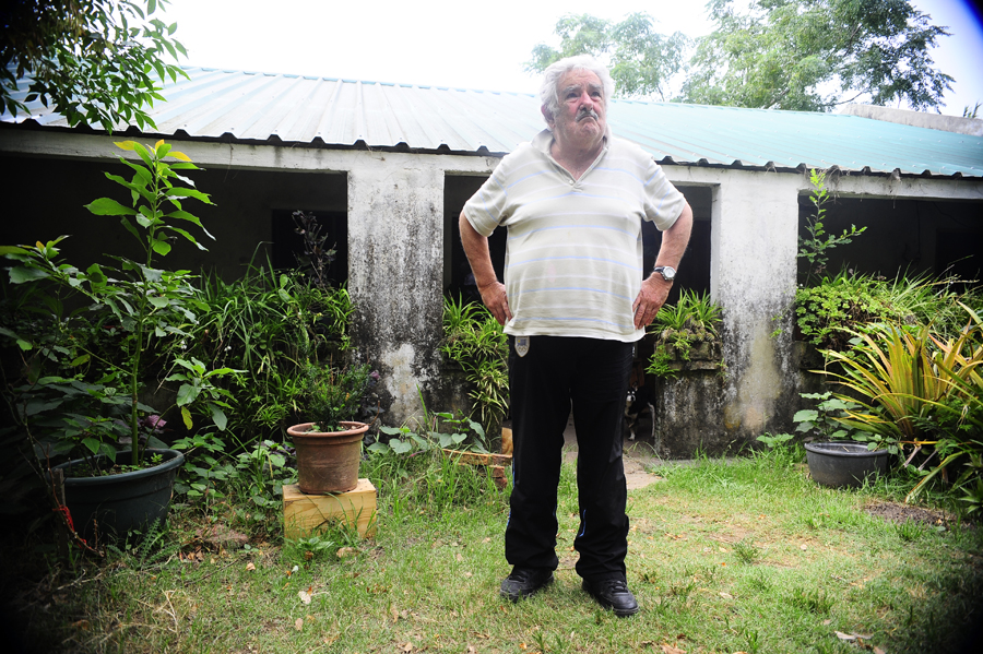 El expresidente Mujica, en su chacra en Rincón del Cerro, durante una entrevista que concedió a El País. Foto. N. Pereyra