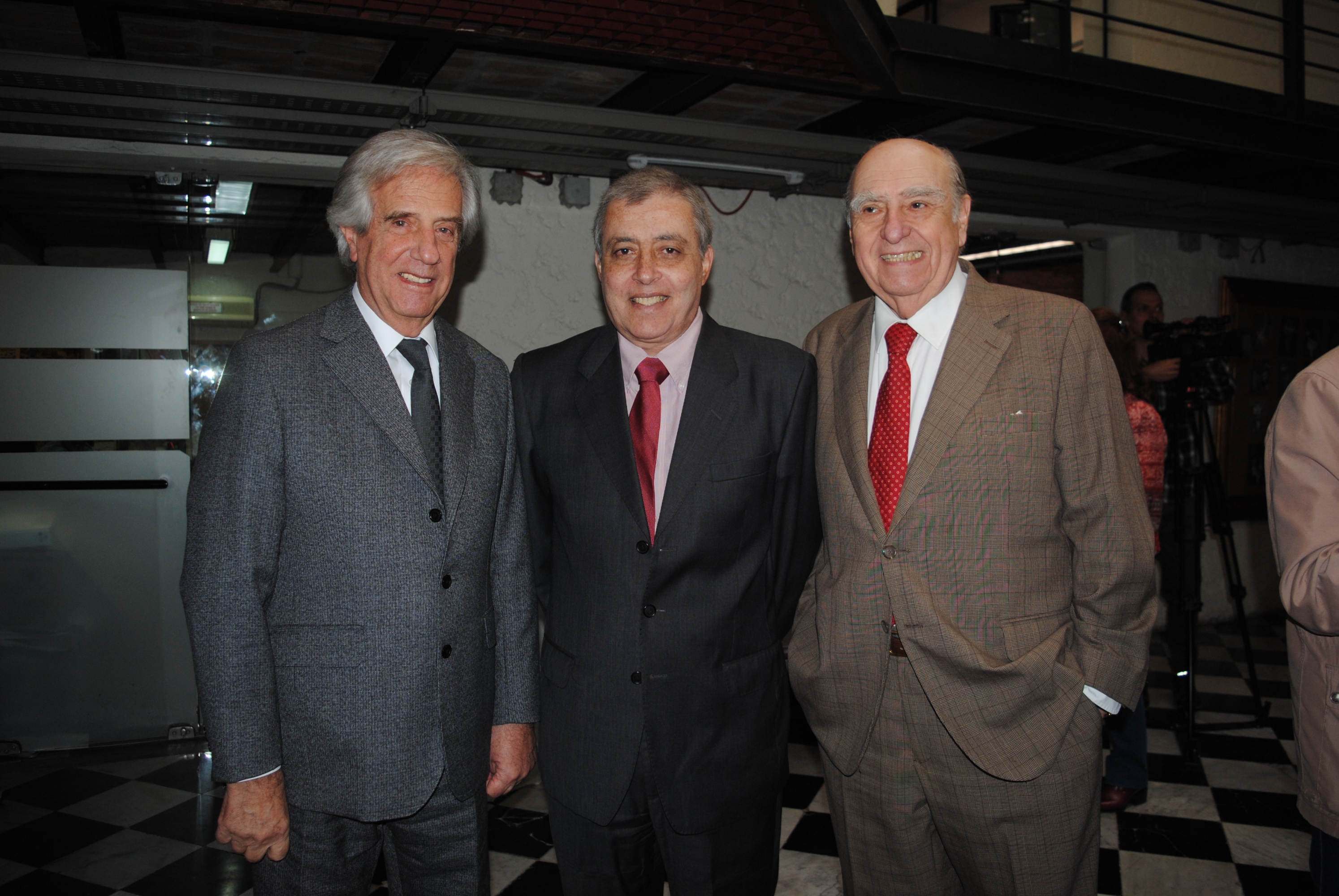 Tabaré Vázquez, Claudio Paolillo, Julio María Sanguinetti.