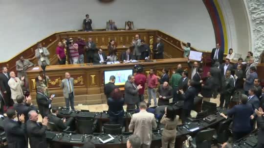 URGENTE- Parlamento declara a Maduro “en abandono del cargo'