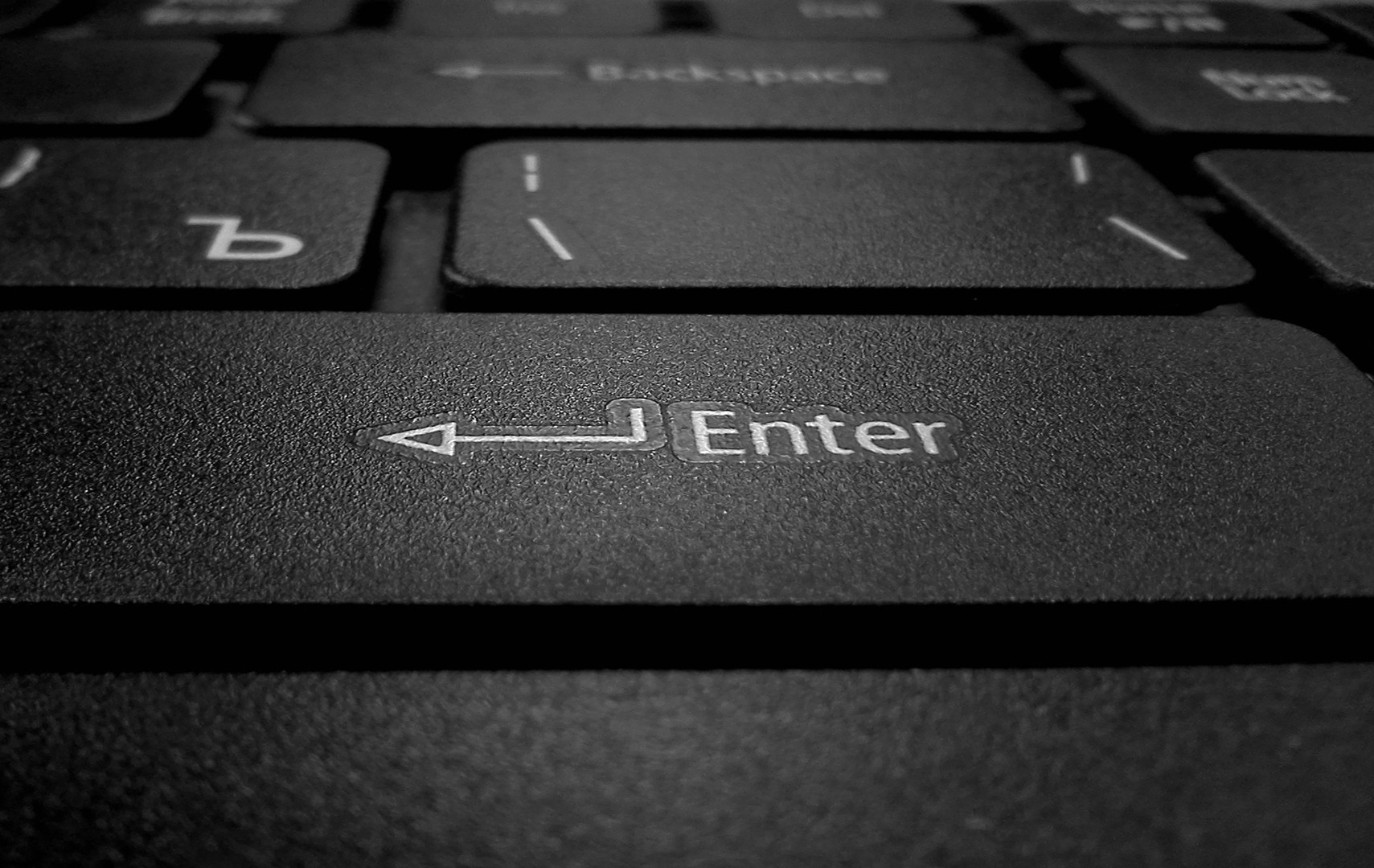 El eterno femenino de una imaginativa pintora