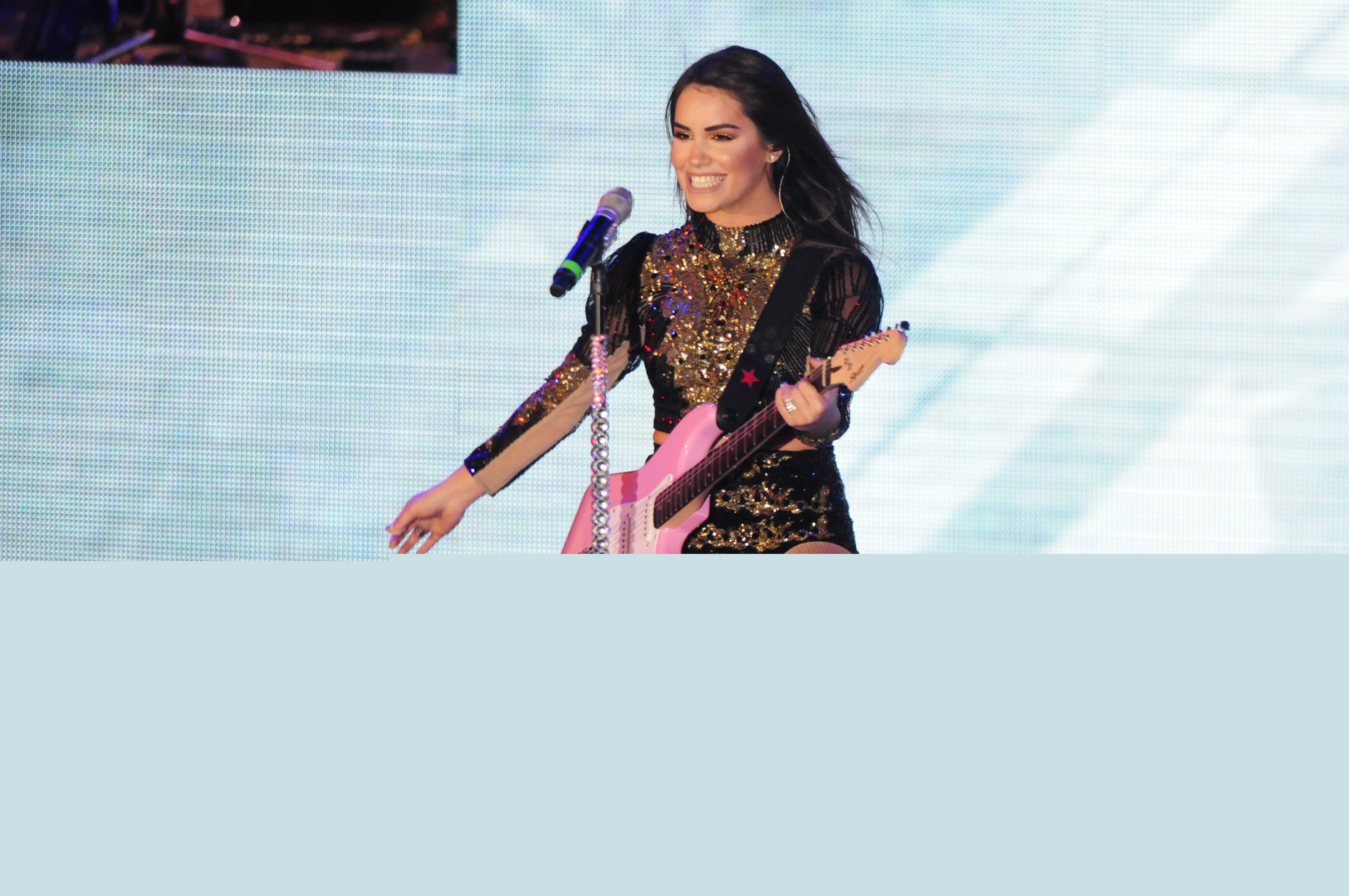 El eterno femenino de una imaginativa pintora