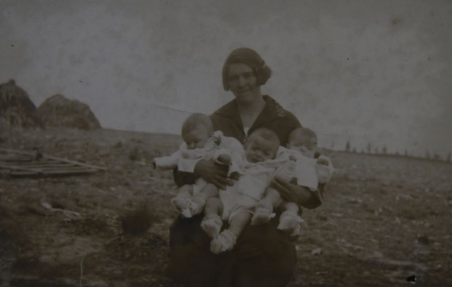 El eterno femenino de una imaginativa pintora