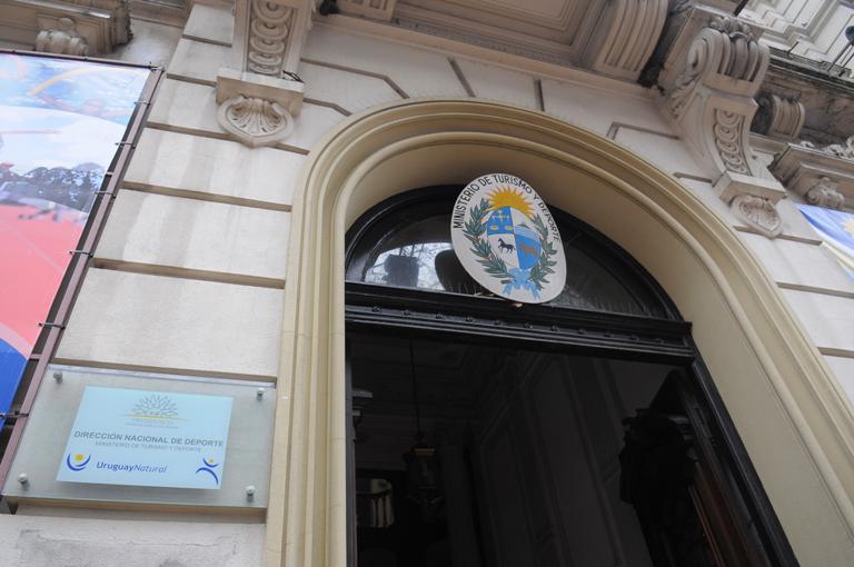 El eterno femenino de una imaginativa pintora