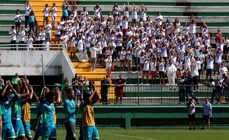 Los jugadores de Chapecoense agradecieron el apoyo del público. Foto: AFP