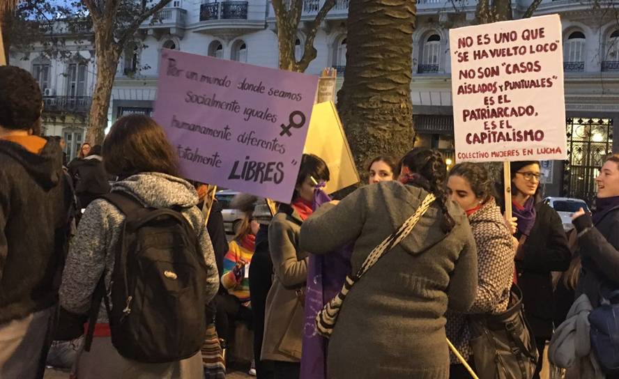 Concentración Ni una menos en Montevideo. Foto: Camila Beltrán.