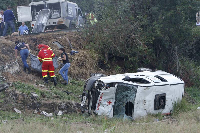 Accidente dejó al menos 21 muertos en Brasil. Foto: EFE