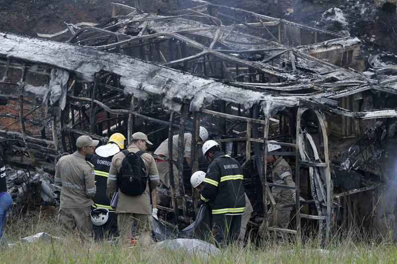 Accidente dejó al menos 21 muertos en Brasil. Foto: EFE
