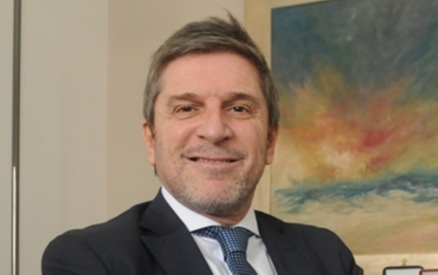 El eterno femenino de una imaginativa pintora