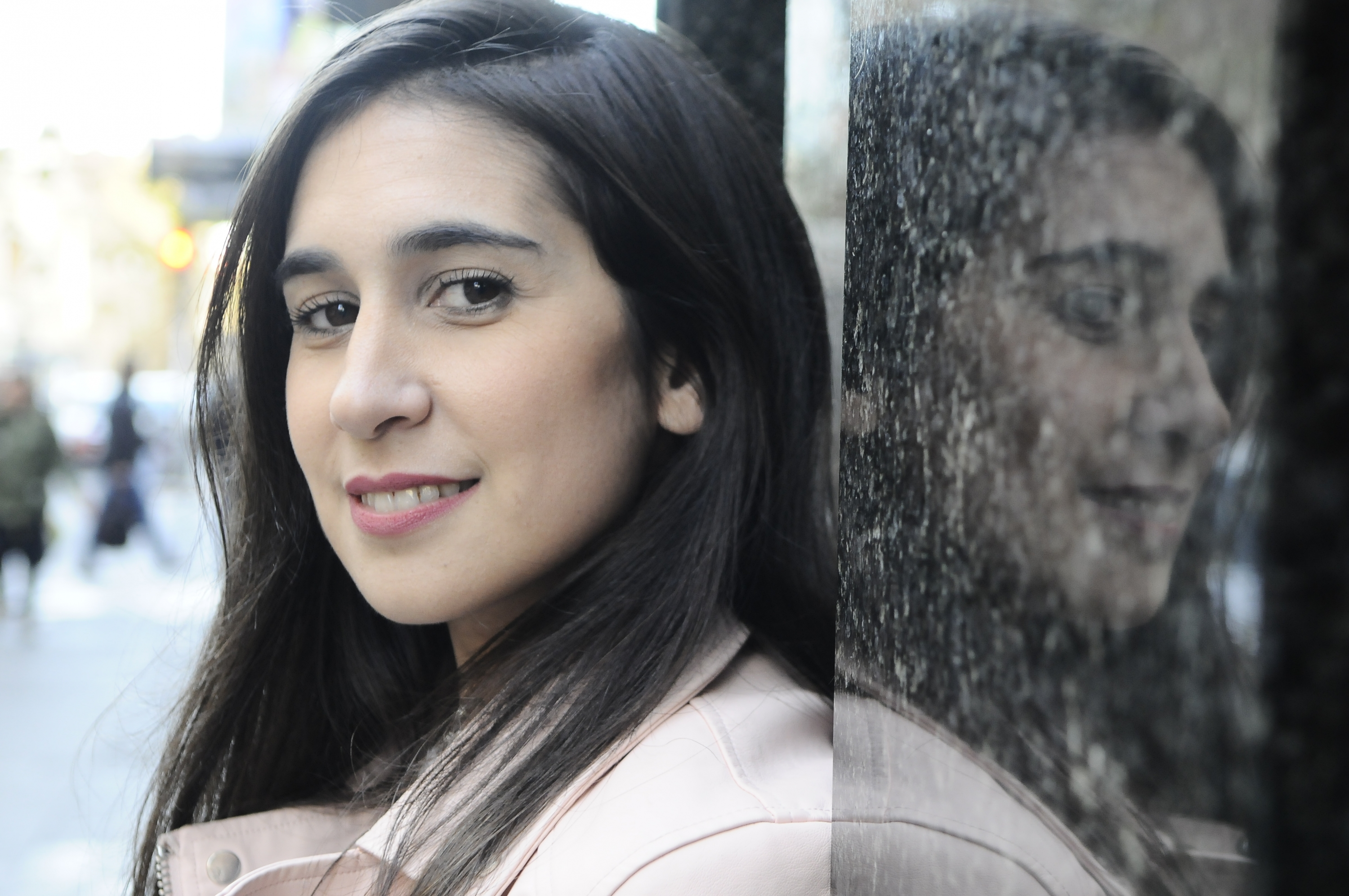 El eterno femenino de una imaginativa pintora