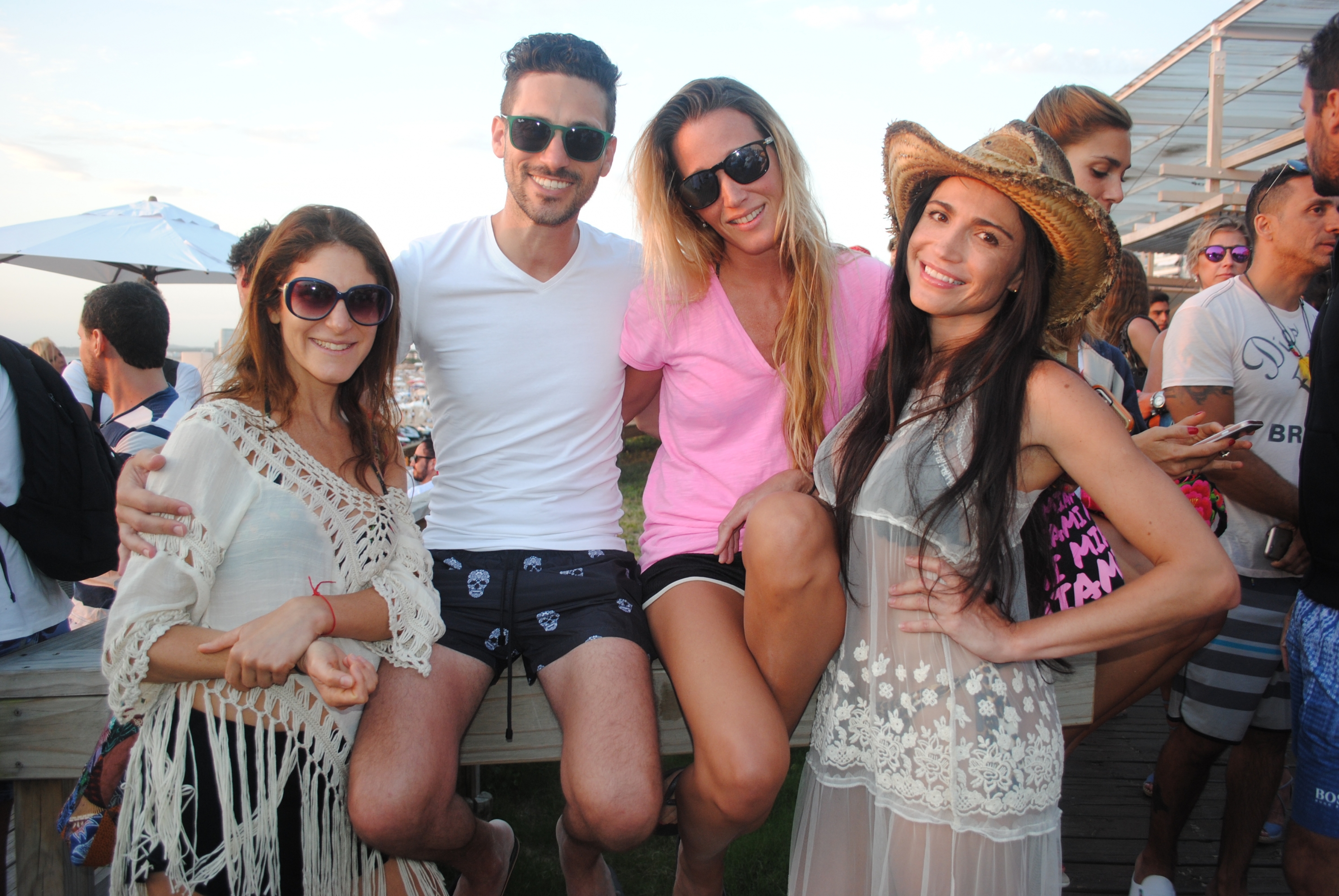 Natali Faena, Gastón Rosa, Cristina Caballero, Belén Chula.