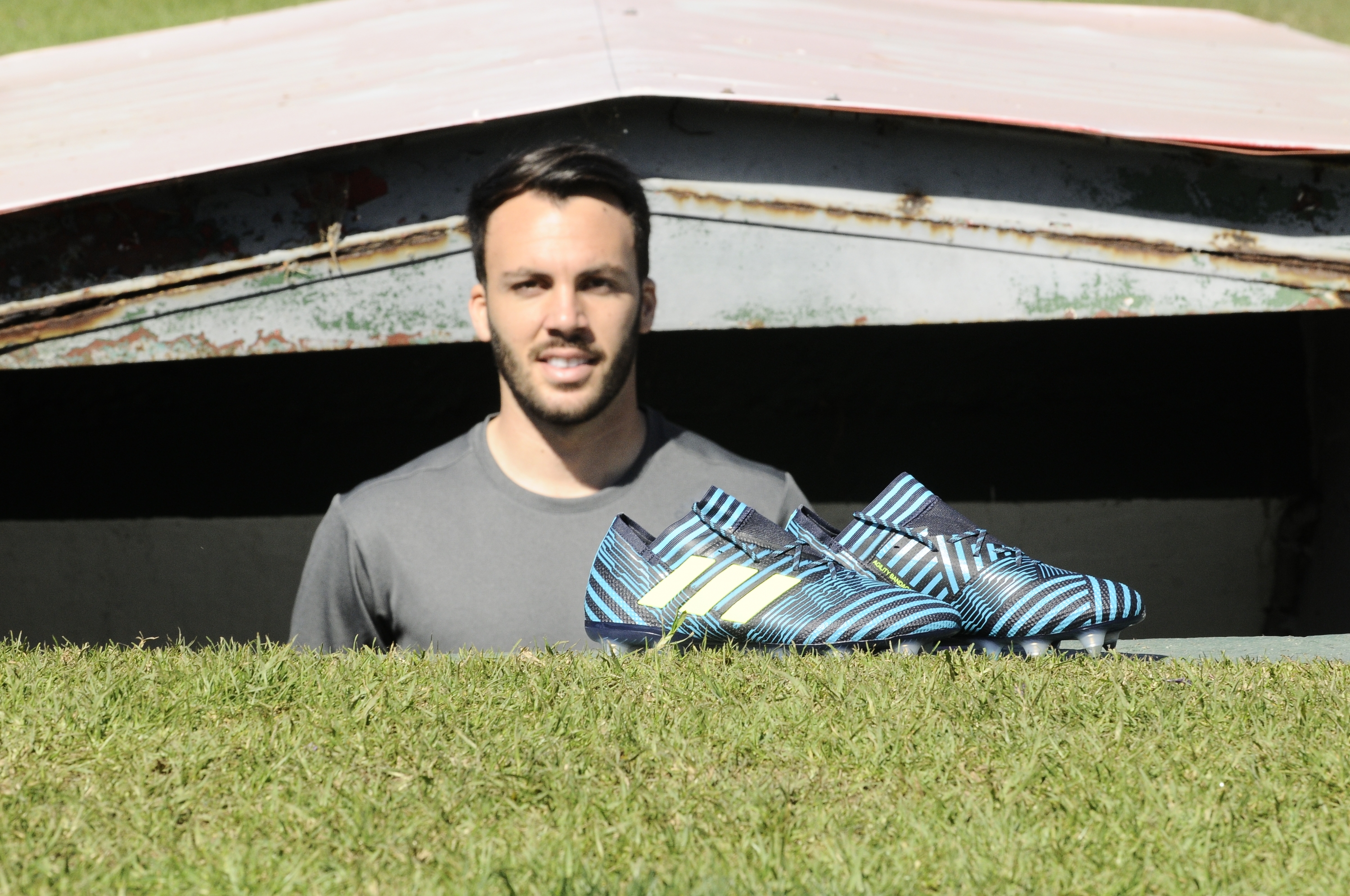 SebastIán RodrÍguez, el volante de nacional, es la cara de los nuevos adidas Nemeziz 17.1.