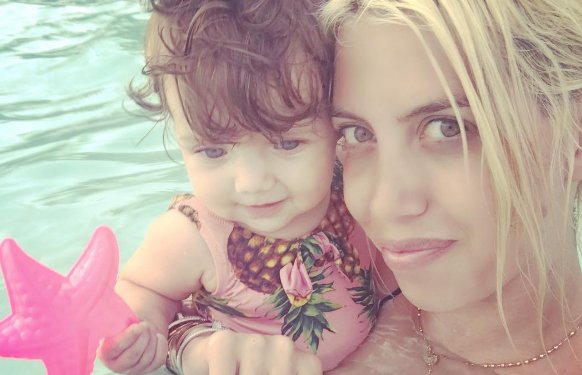 El eterno femenino de una imaginativa pintora