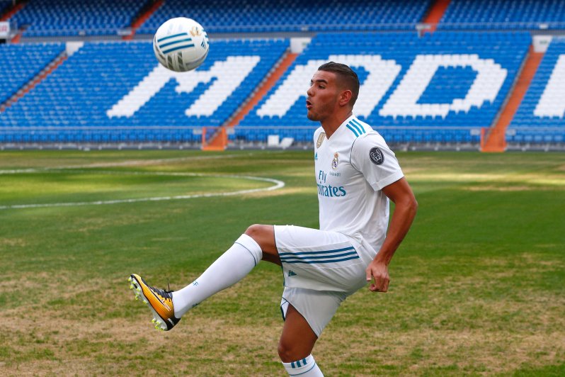 Theo Hernández no pudo dominar muy bien la pelota en su presentación. Foto: Reuters