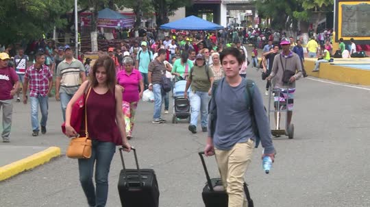 Venezolanos cruzan en masa a Colombia previo a la Constituyente