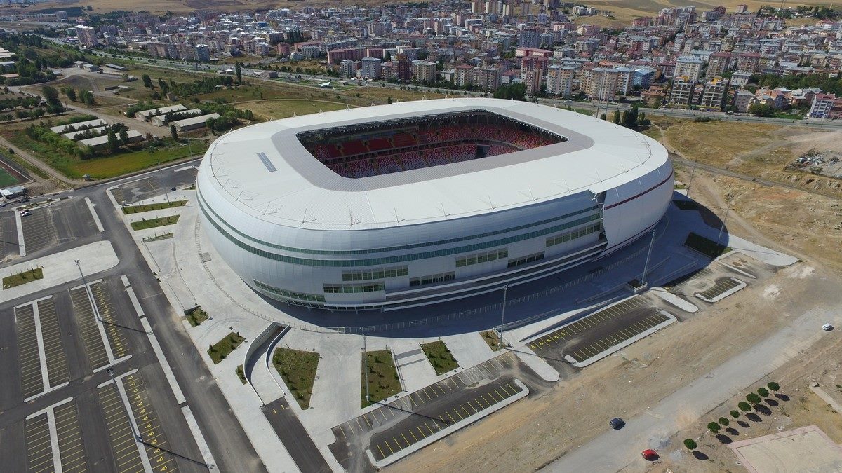 Sivas Arena, Sivas (Sivasspor, Turquía), 27 532 espectadores. Foto: stadiumdb.com