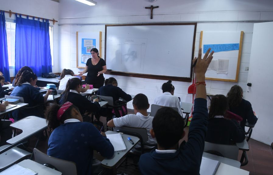 El eterno femenino de una imaginativa pintora