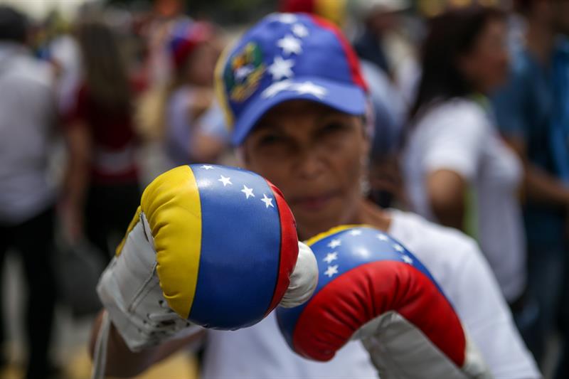 Las calles se llenaron de manifestantes pacíficos en el
