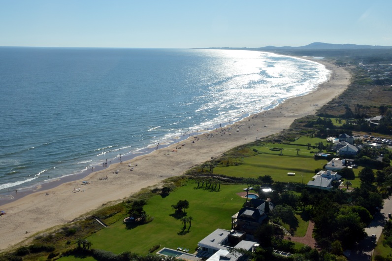 El eterno femenino de una imaginativa pintora