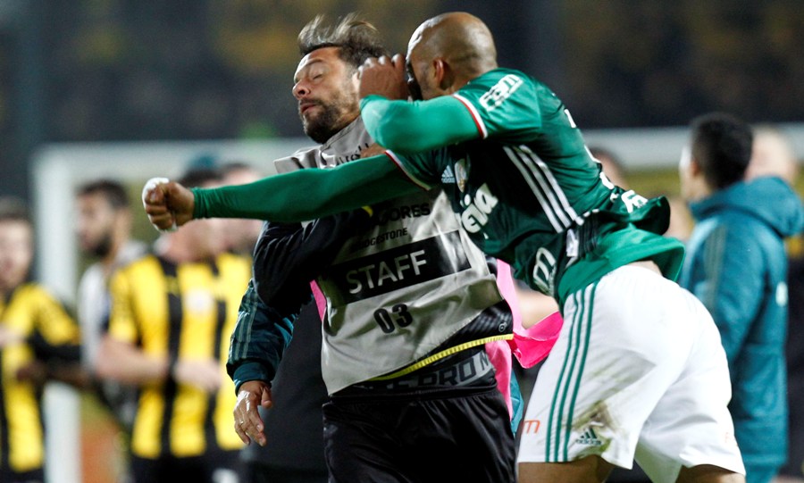 El partido de Peñarol ante Palmeiras terminó a los golpes. Foto: Gerardo Pérez