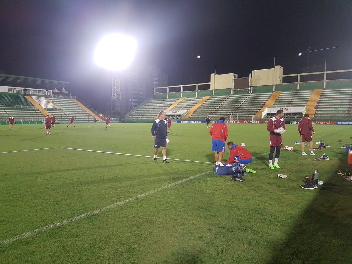 Nacional reconociendo el Arena Conda, el estadio de Chapecoense. Foto: @jpromeroh / Twitter