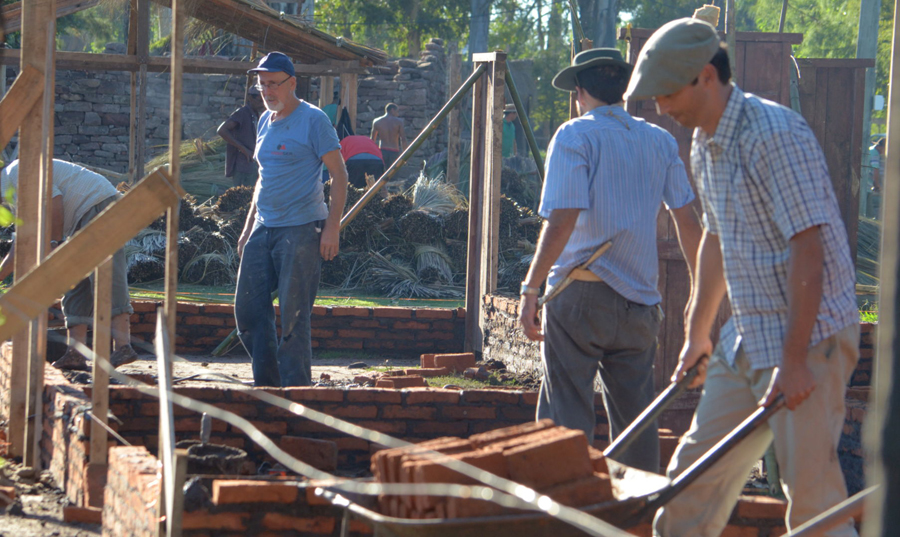 El eterno femenino de una imaginativa pintora