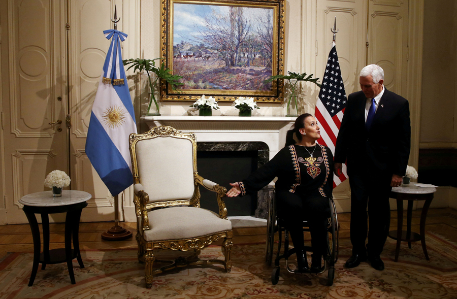 Los vices: Michetti y Pence en la Casa Rosada. Foto: Reuters