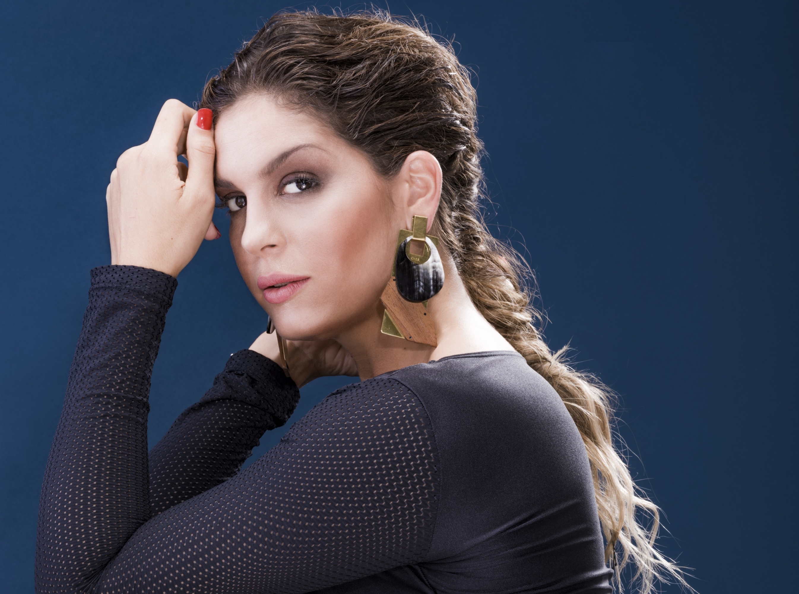 El eterno femenino de una imaginativa pintora