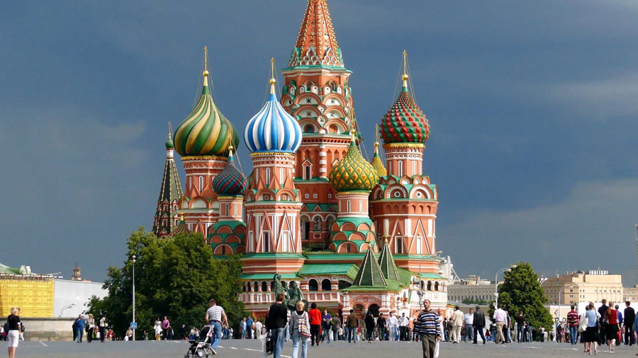 El eterno femenino de una imaginativa pintora