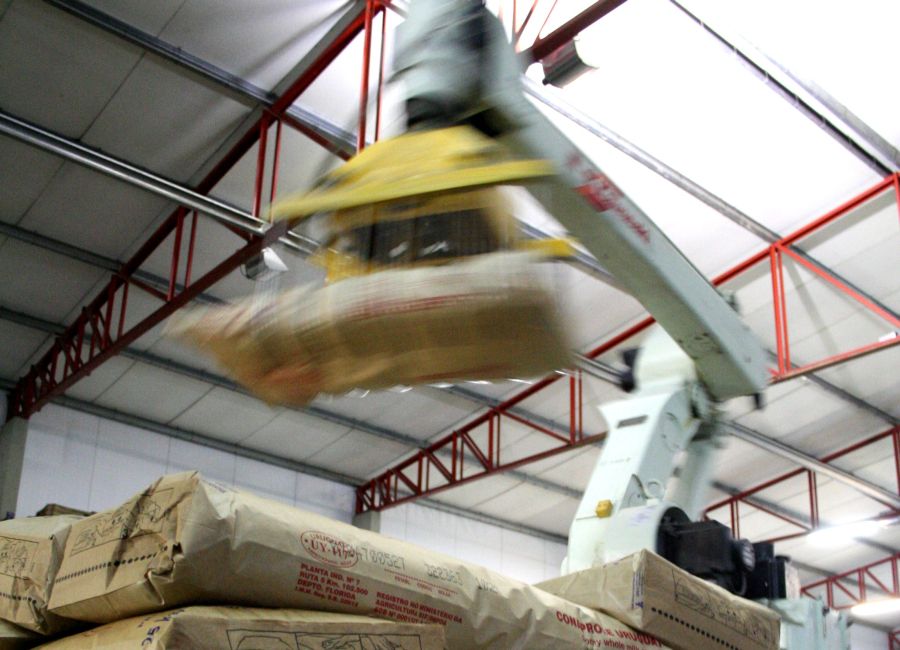 El eterno femenino de una imaginativa pintora