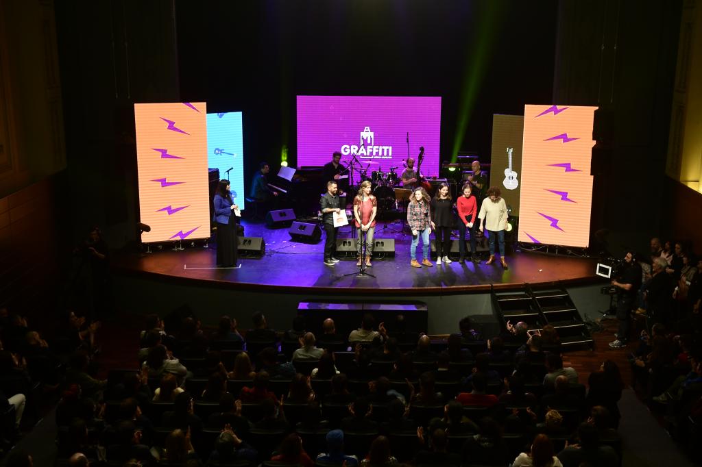 El eterno femenino de una imaginativa pintora