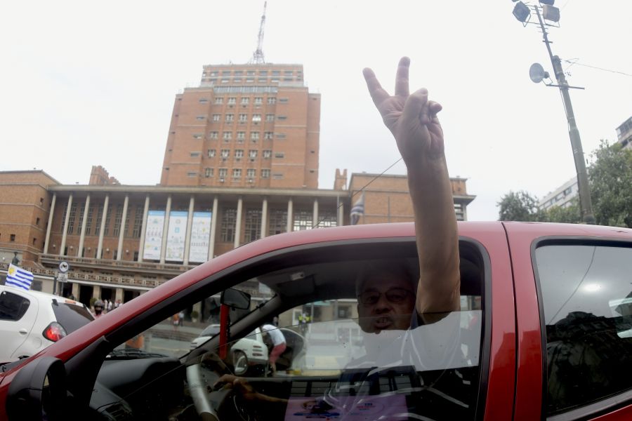 El eterno femenino de una imaginativa pintora