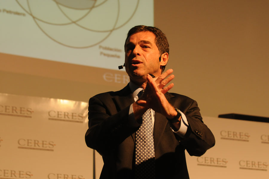 El eterno femenino de una imaginativa pintora