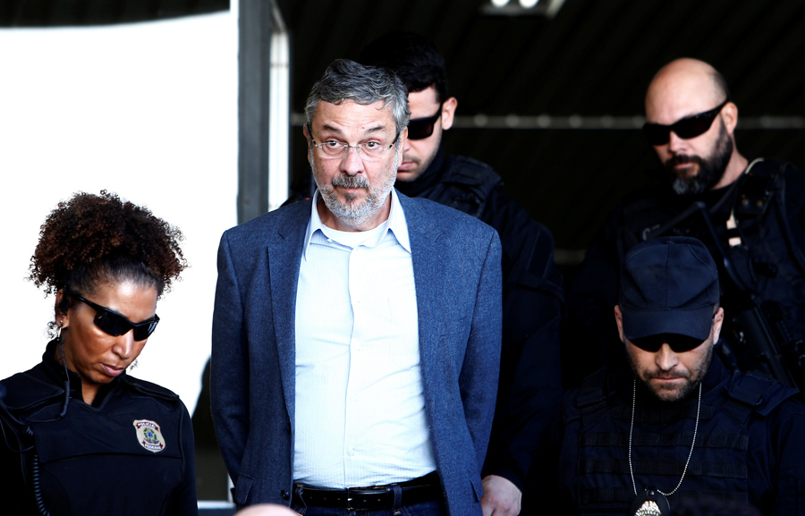 El eterno femenino de una imaginativa pintora