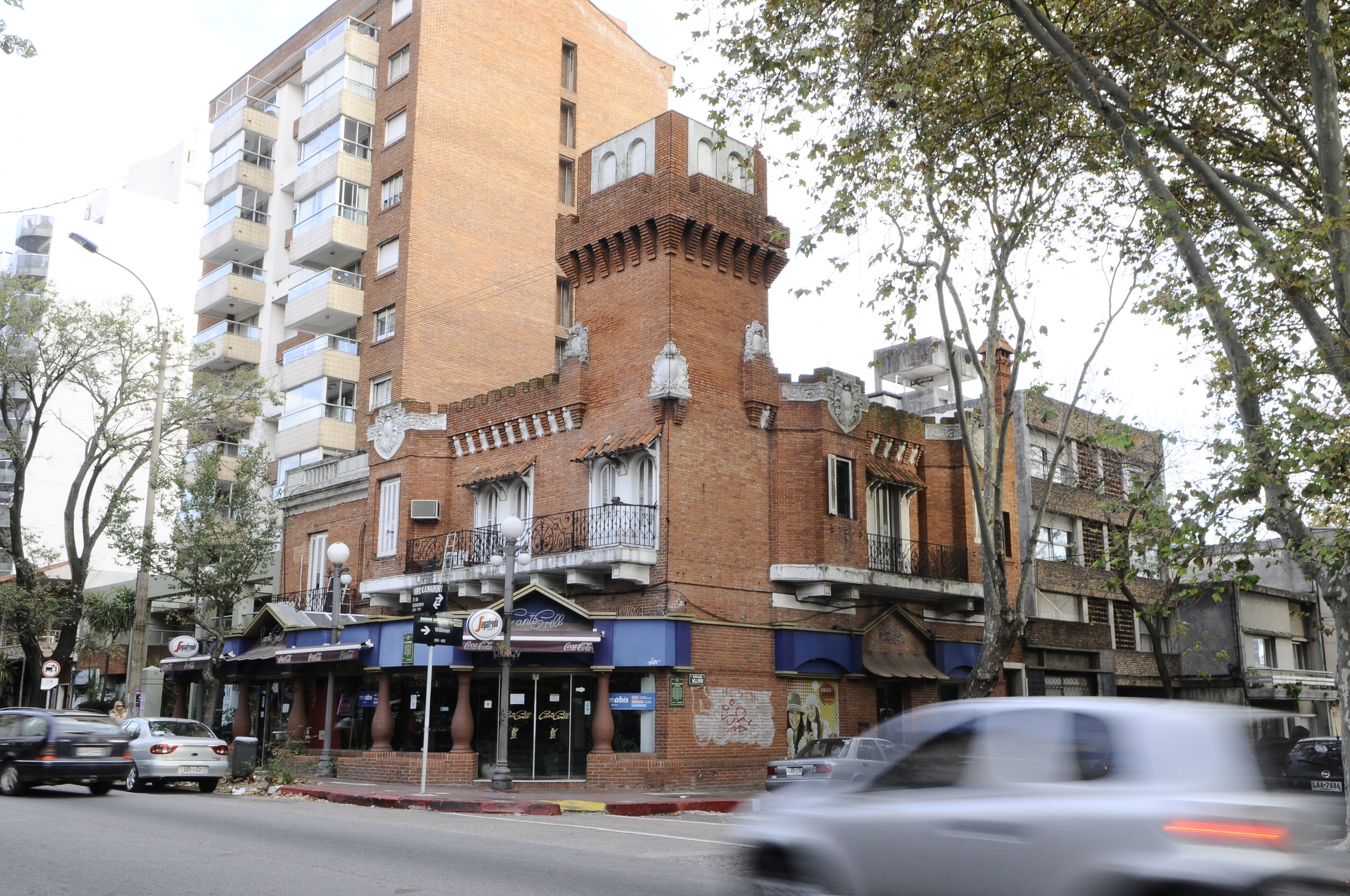 El eterno femenino de una imaginativa pintora