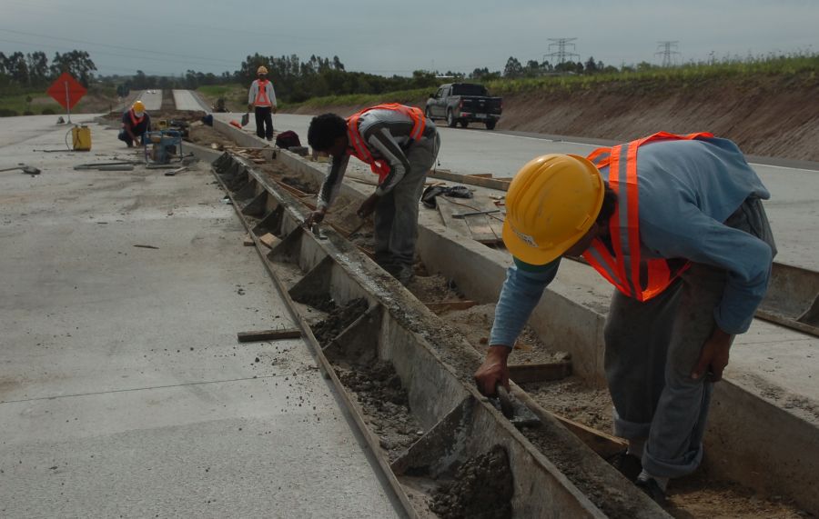 El eterno femenino de una imaginativa pintora