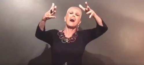 El eterno femenino de una imaginativa pintora