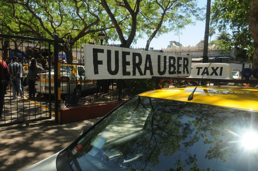 El eterno femenino de una imaginativa pintora