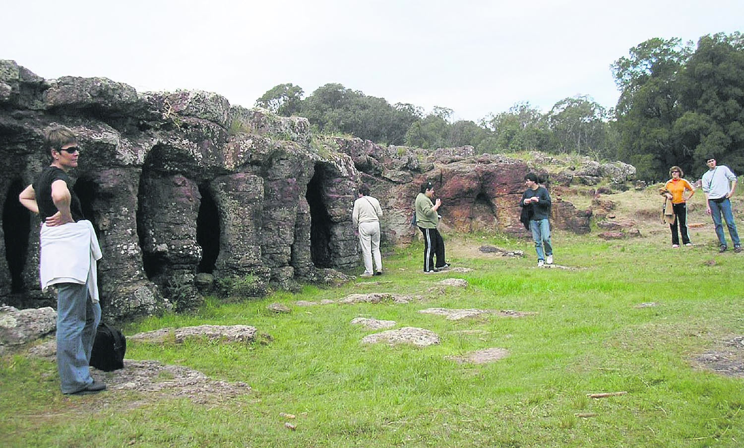 El eterno femenino de una imaginativa pintora