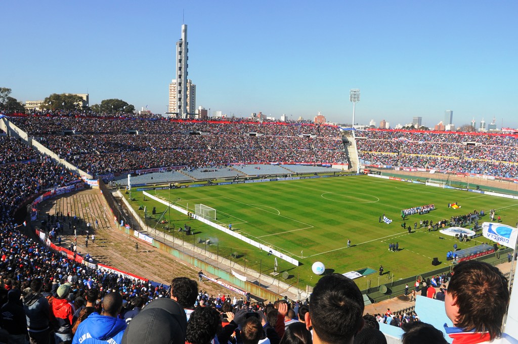 La evolución del Estadio Centenario. Foto: Archivo El País.