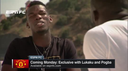 Pogba empuja a periodista